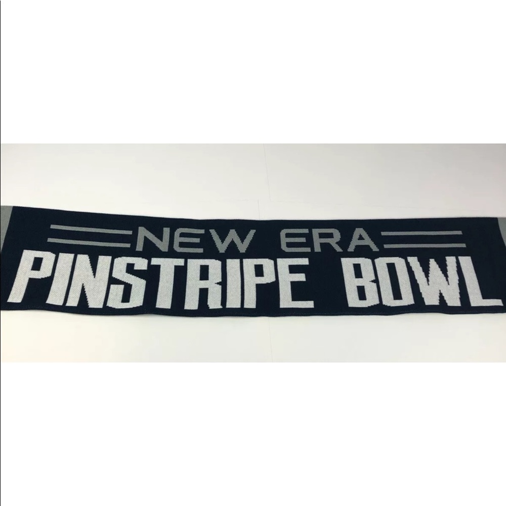 Yankee stadium pinstripe bowl blue/white scarf - Picture 6 of 6